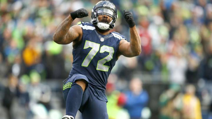 Michael Bennett tiene motivos para celebrarlo y es que seguirá siendo jugador de Seattle Seahawks hasta 2020.