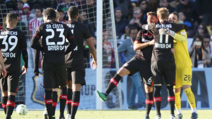 El Bayer de Chicharito derrotó en penales a Estudiantes de La Plata