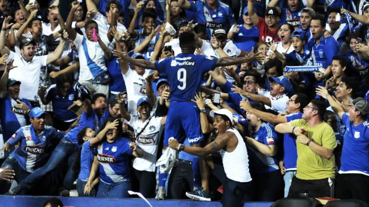 Una rigurosa expulsión hunde a Barcelona frente a Emelec