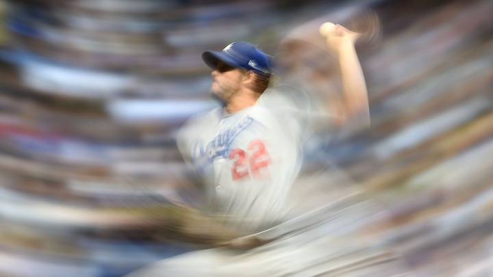 Clayton Kershaw de Los Angeles Dodgers logró su strikeout número 2000 en el partido que le ha enfrentado a los Brewers y ha sido el segundo más rápido en lograrlo.
