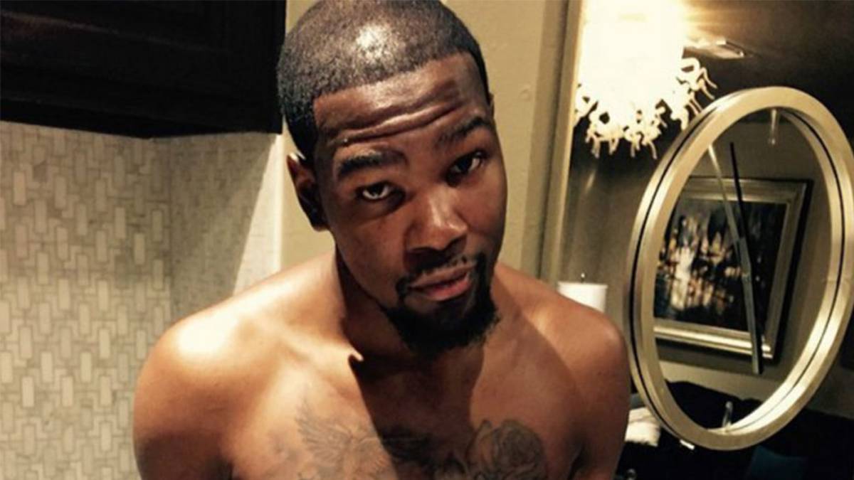 Kevin Durant lanza un dardo a Rihanna: "Ni mira la NBA..."