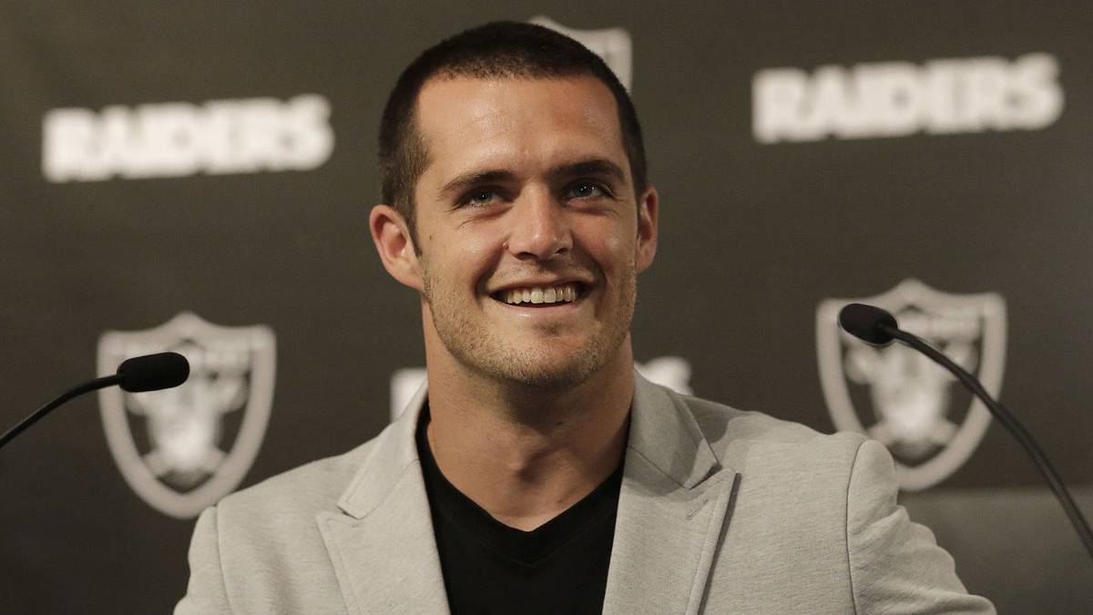 Las paradojas del contrato de Derek Carr con los Raiders