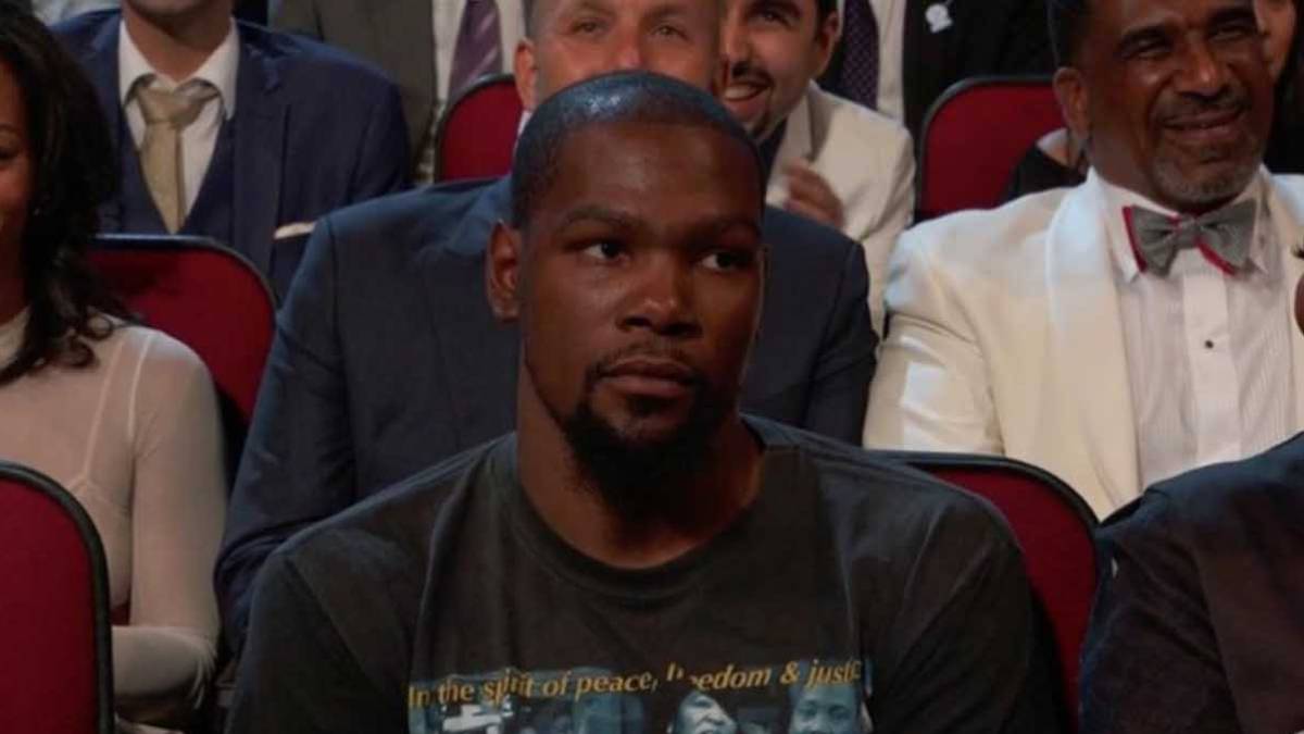 Peyton Mannig soltó una puya tan grande que dejó a Kevin Durant con esta cara.