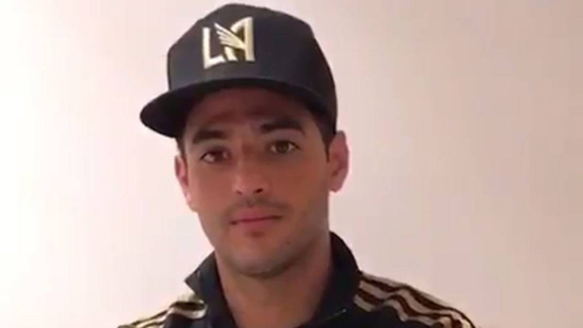 Carlos Vela ya posa con los colores del LAFC