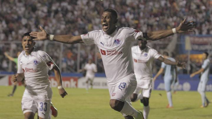 Carlo Costly regresa con la 'H' de Jorge Luis Pinto