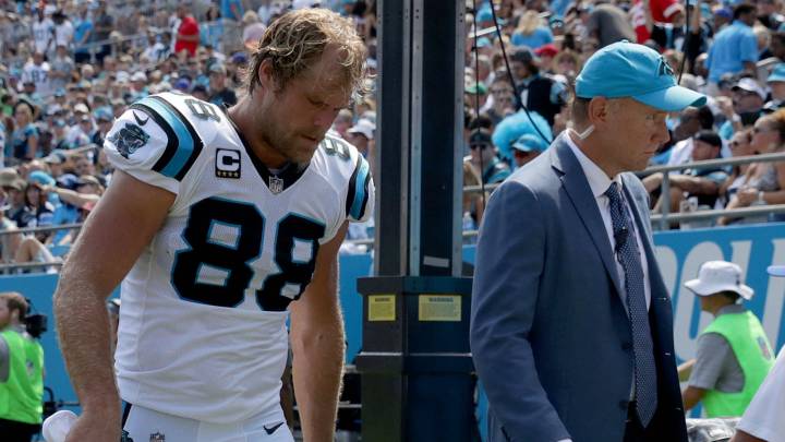 Greg Olsen tuvo que abandonar el partido por la rotura del pie.