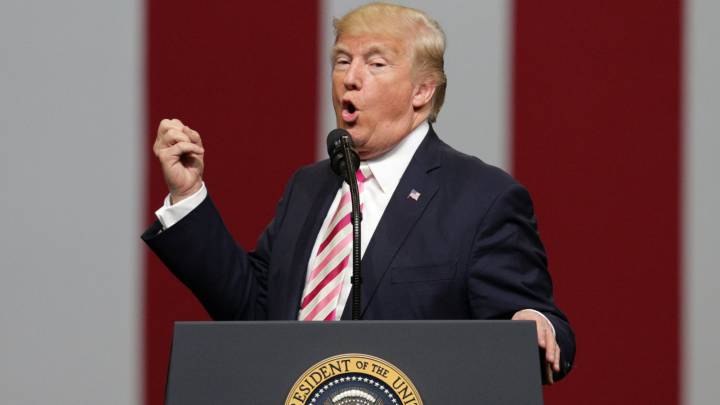 Donald Trump tiene muy claro lo que habría que hacer con aquellos en la NFL como Colin Kapernick que protestan por la desigualdad racial en Estados Unidos.
