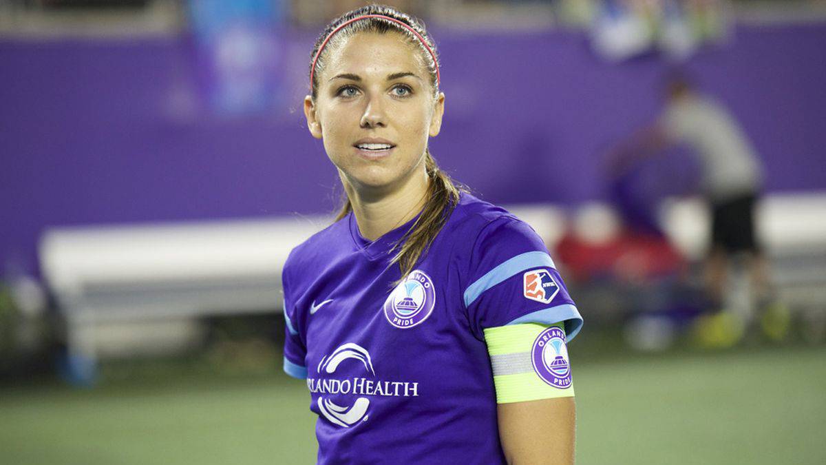 Expulsan a la fubolista Alex Morgan de Disney World