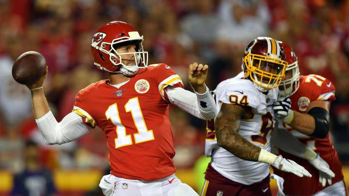 Smith y los Chiefs conservan la perfección con drama incluido