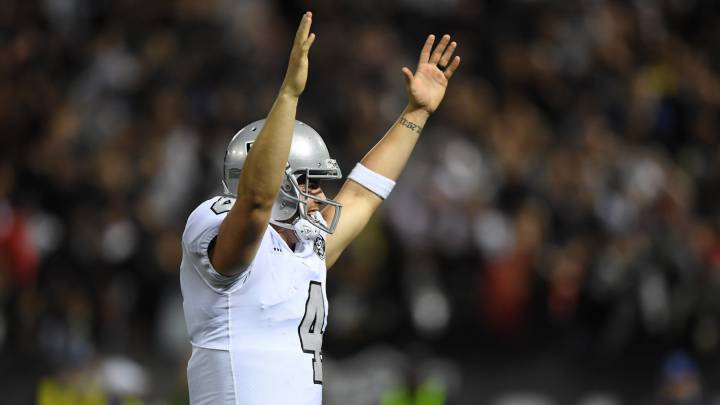 Carr y los Raiders escapan de las garras de la derrota