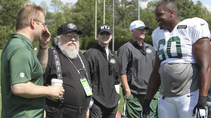 El creador de "A Song of Ice and Fire" y "Game of Thrones" es un amante del football y está desolado por la mala actuación de los Giants y los Jets.