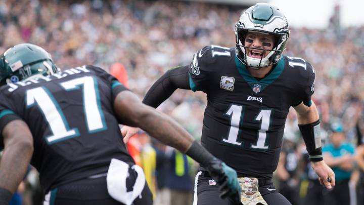 Carson Wentz bate récords de touchdowns para los Eagles