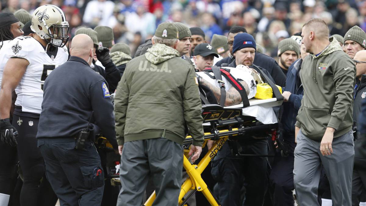 Daniel Lasco, de los Saints, sufre una lesión en la espina dorsal