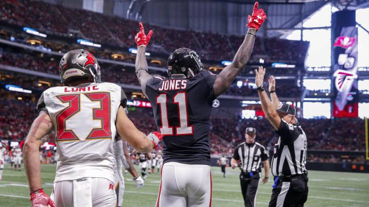 Los Falcons ganan con un día memorable de Julio Jones