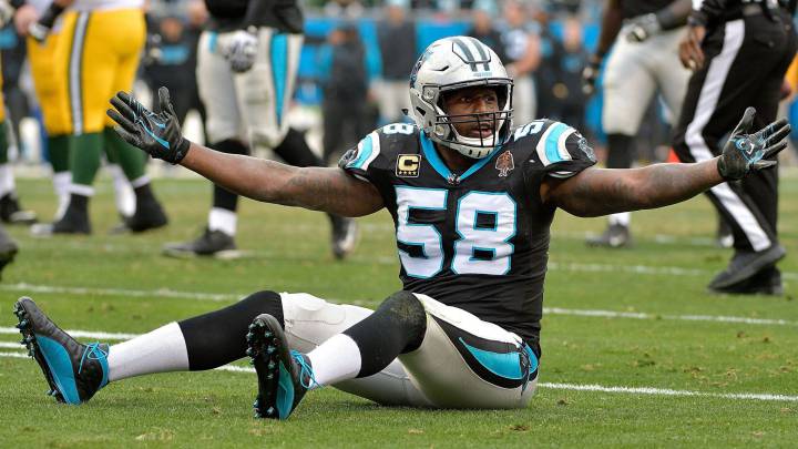 Thomas Davis fue suspendido dos partidos por golpe a Adams