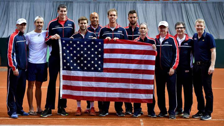 Estados Unidos aprovecha ausencia de Djokovic y avanza a Cuartos de Final