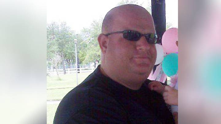 Aaron Feis, el coach que salvó a niños en el tiroteo de Florida
