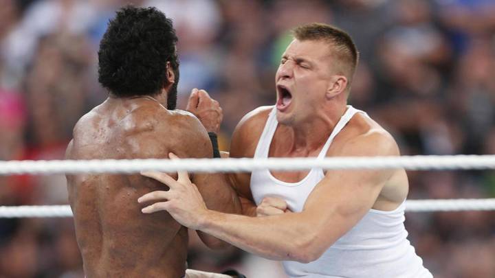 Rob Gronkowski dejaría la NFL para unirse a la WWE