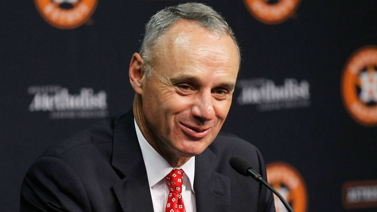 Rob Manfred, comisionado de la MLB, en conferencia de prensa