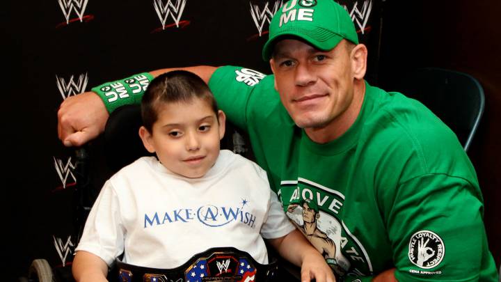 Héroes dentro y fuera de la cancha: John Cena