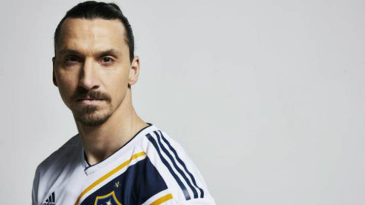 Zlatan usa página completa de LA Times para decir "de nada"