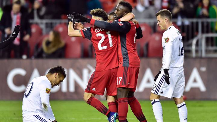 Doblete de Altidore y primera victoria para los campeones