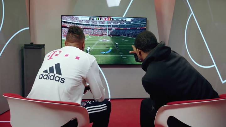 Deshaun Watson y Jerome Boateng juegan FIFA y Madden