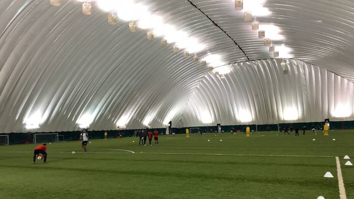 Chivas entrenó bajo techo en Toronto por la nieve