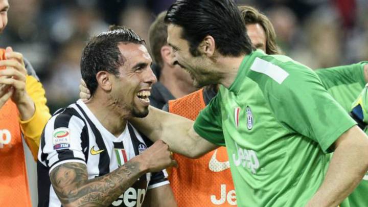 Carlos Tévez y Gianluigui Buffon en la Juventus