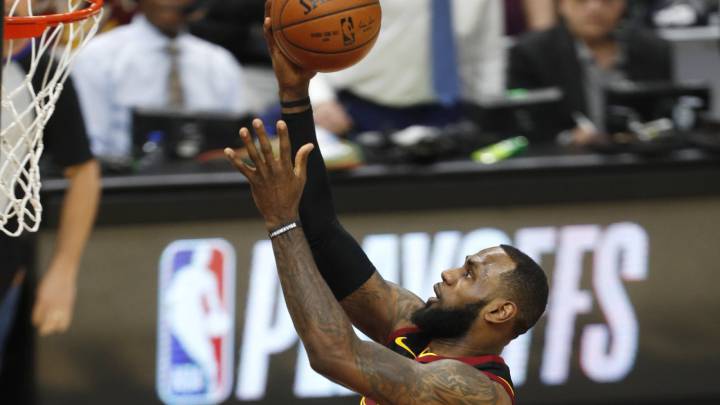 LeBron James guía a los Cavs al primer triunfo