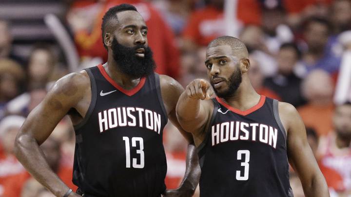 Chris Paul y James Harden, jugadores de los Rockets