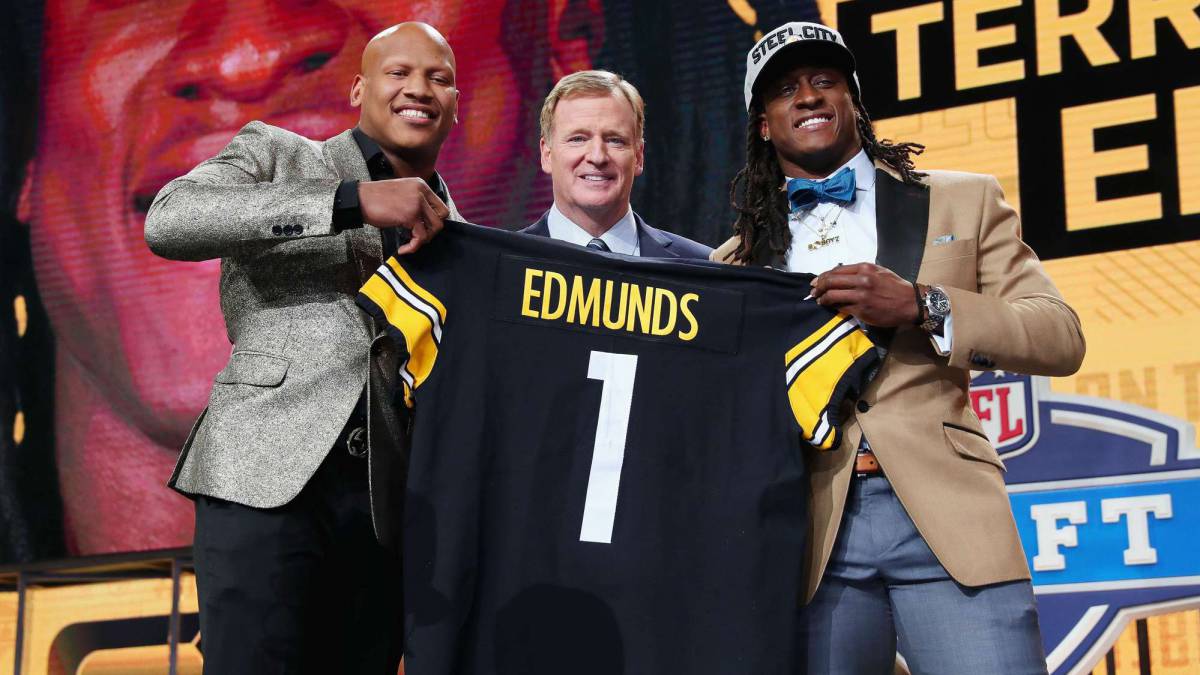Ryan Shazier vuelve a caminar para anunciar pick de Steelers