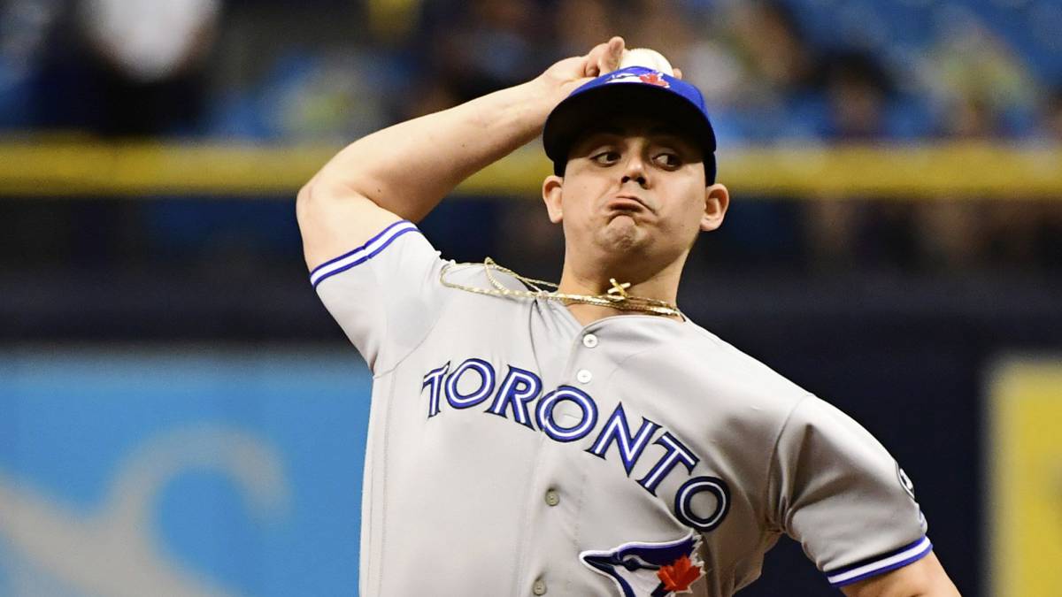 Roberto Osuna fue arrestado por agredir a una mujer