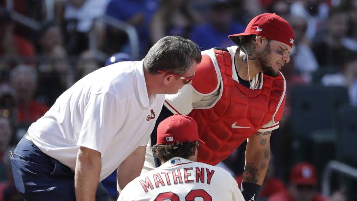 Cardinals adquieren protección blindada por Yadi Molina