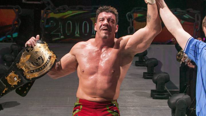 Eddie Guerrero y su ataque al corazón en vivo