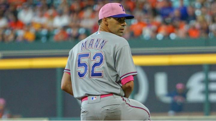 El pitcher que hizo su debut 17 años después del Draft