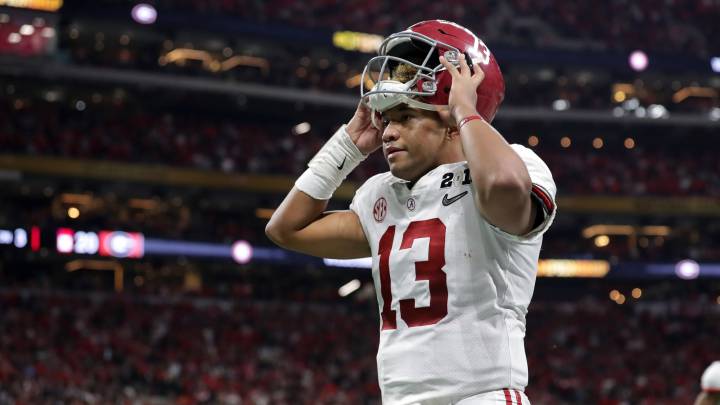 Tua Tagovailoa a dos cuartos de abandonar a Alabama