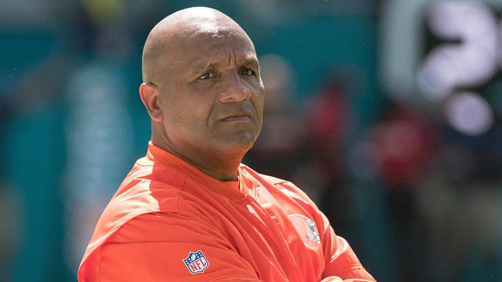 Hue Jackson cumple una promesa poco presumible