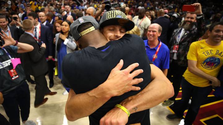 ¡Warriors se roban título de la NBA en casa ajena!