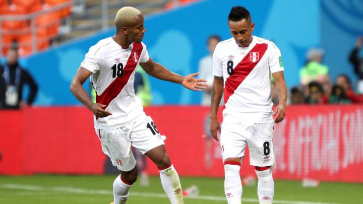 VAR da penal a Perú pero Cueva lo desaprovecha