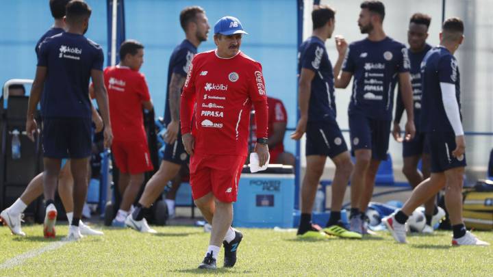 Óscar Ramírez confirma alineación para enfrentar a Brasil