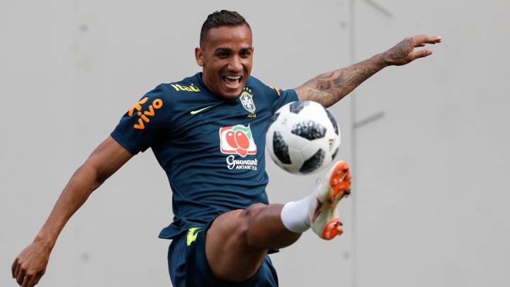 El lateral del Manchester City fue sometido a estudios y se determinó que no podrá jugar este viernes frente los ticos; Tite ya anunció al sustituto.