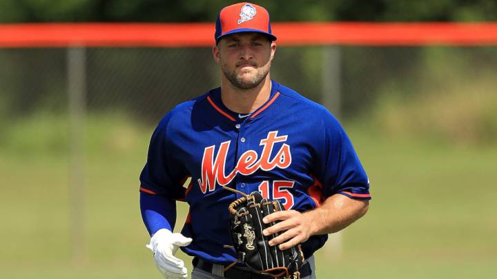 Tim Tebow demuestra que es un pésimo jardinero
