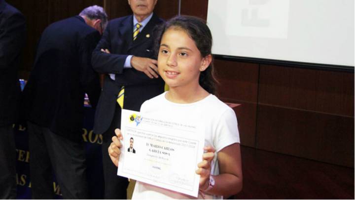 Con 9 años, Carla García es la árbitro más joven de España