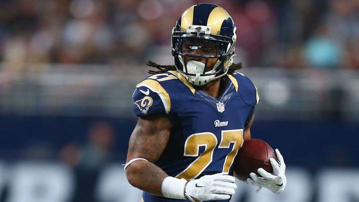 Todd Gurley firma un contrato que le da esperanzas a los RBs