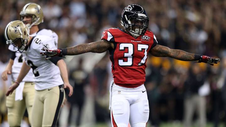 Ricardo Allen extiende sus brazos en duelo frente a los New Orleans Saints
