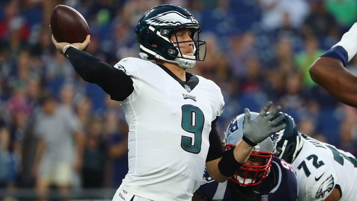 Eagles, en problemas; Nick Foles sale lesionado