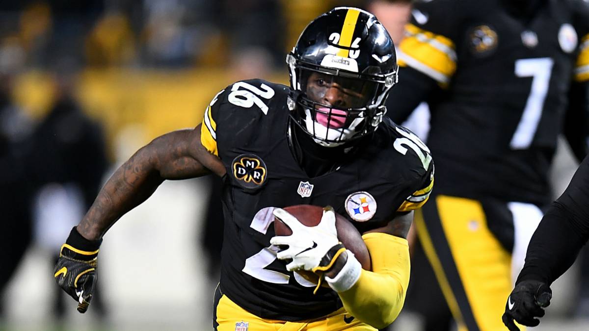 Le'Veon Bell corredor de los Pittsburgh Steelers sigue sin entrenar