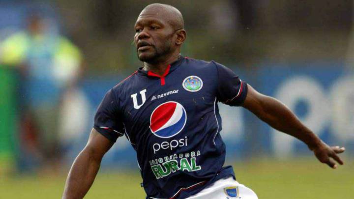 Este martes se hizo oficial la llegada del experimentado atacante hondureño a las filas del Deportivo Ayutla, de la Segunda División de Guatemala