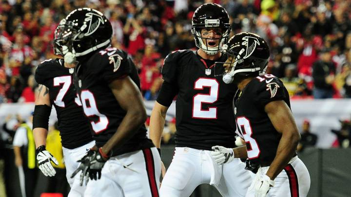 Miembros de los Falcons en partido